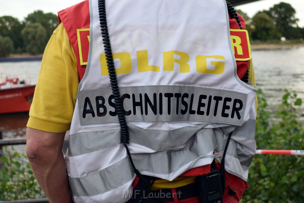 Koelner Seilbahn Gondel blieb haengen Koeln Linksrheinisch P714.JPG